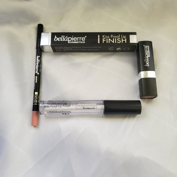 BELLA PIERRE LIPSTICK BUNDLE NWT - Picture 4 of 4